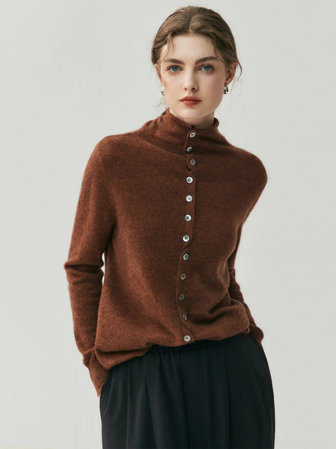 Hanneke | Fijngebreid Vest met Knopen
