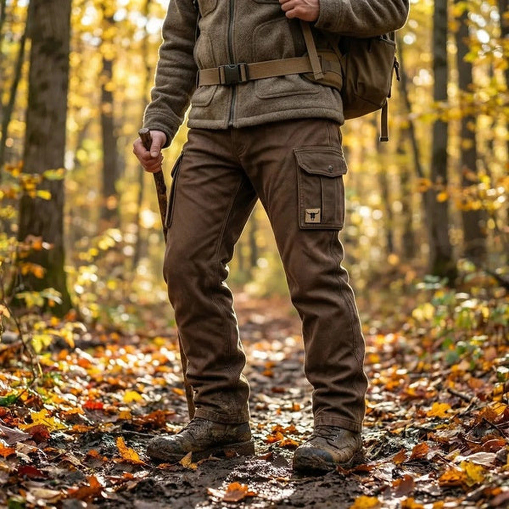 Piet Broek Bruin gedragen in het bos